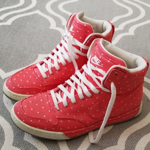 Nike shoes - Picture 2 of 3